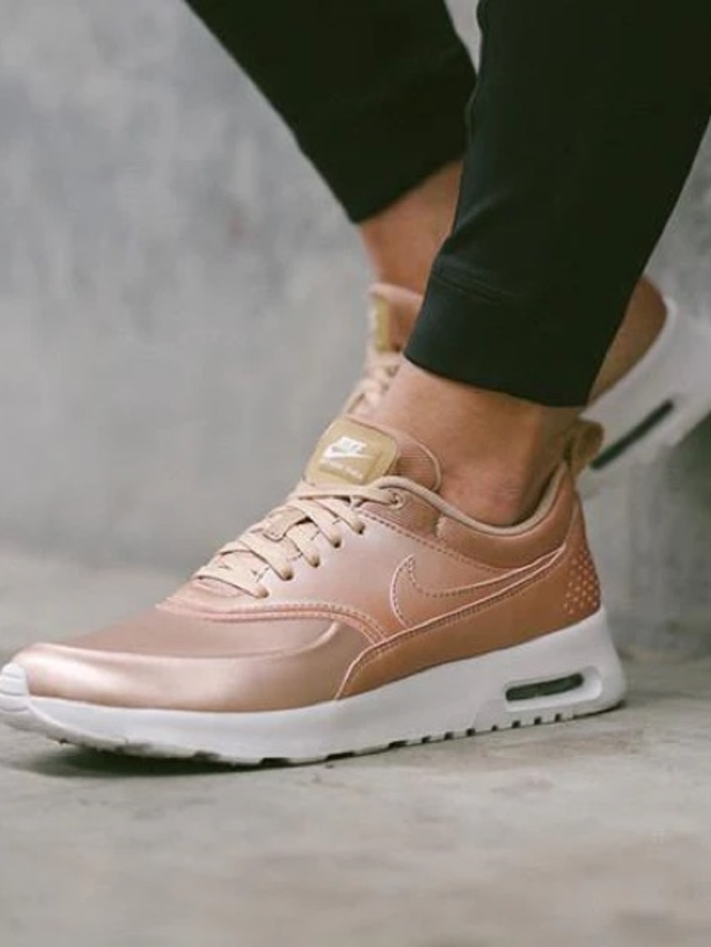 Nike Air Max Thea SE Sneaker | Size: 8